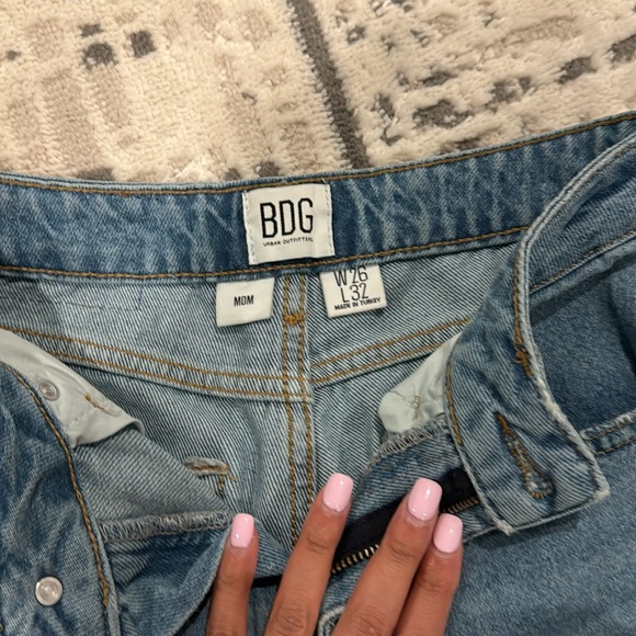 BDG Mom Jeans - Picture 4 of 5